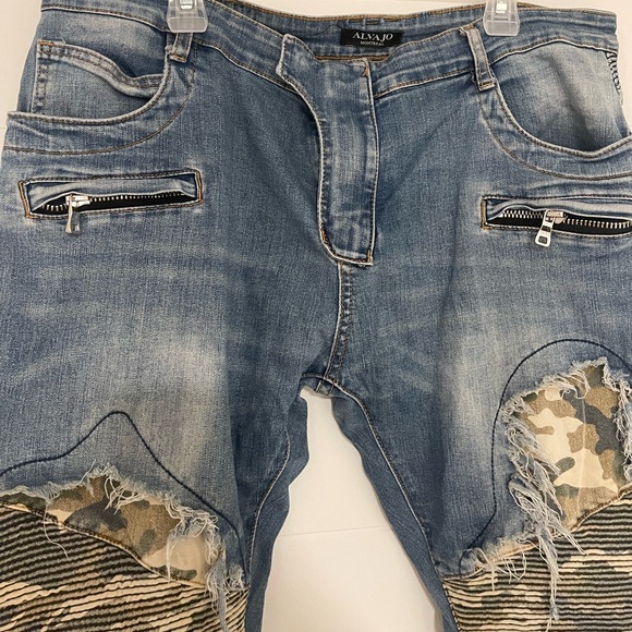 Jeans - Picture 3 of 5